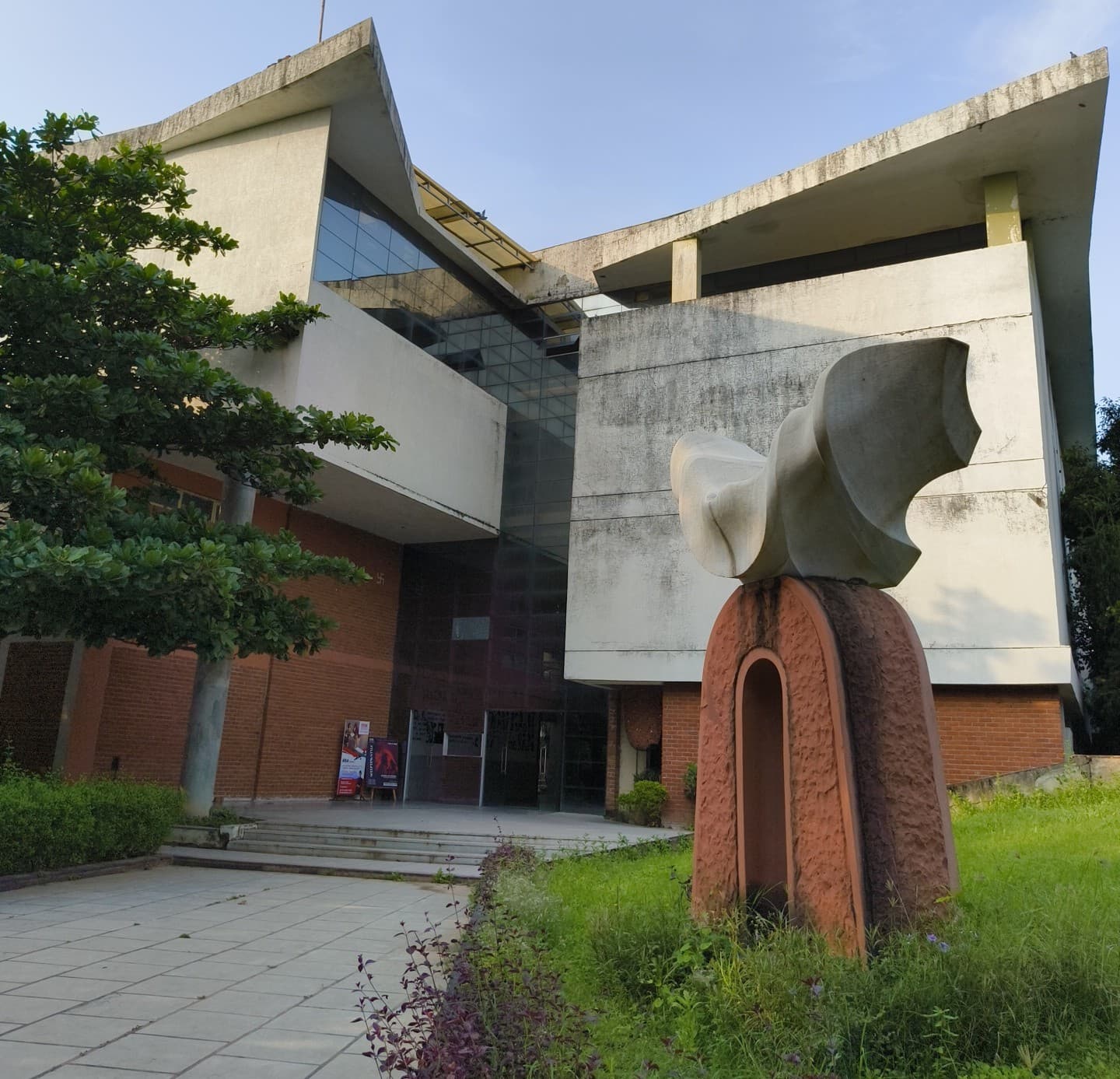 ITM SLS Baroda University College campus photo 22